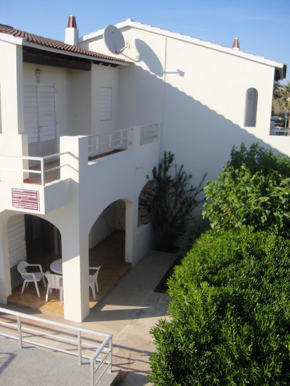 Apartamentos Rayma I-II-III Cala Blanca (Menorca) Exterior foto