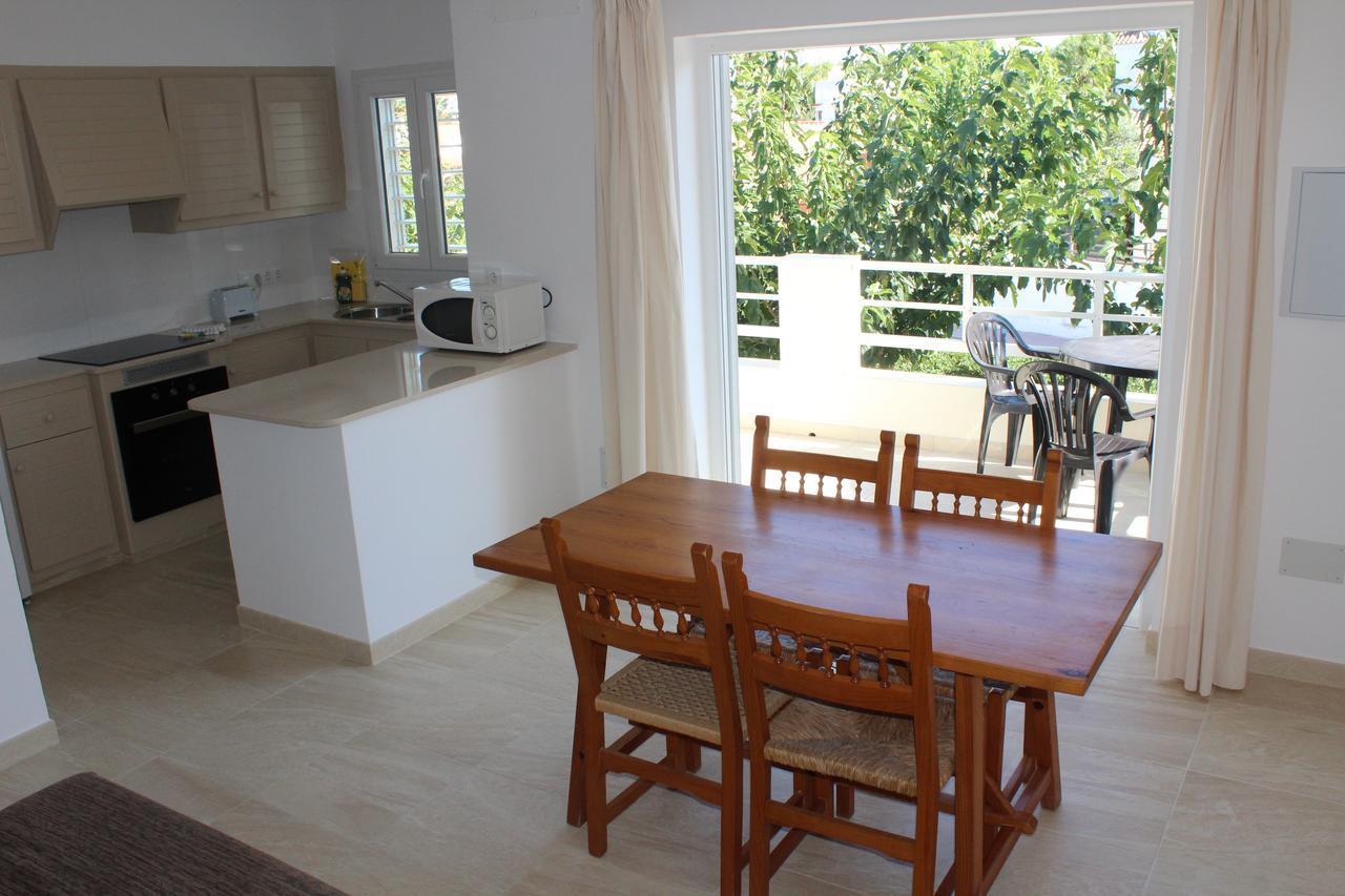 Apartamentos Rayma I-II-III Cala Blanca (Menorca) Exterior foto