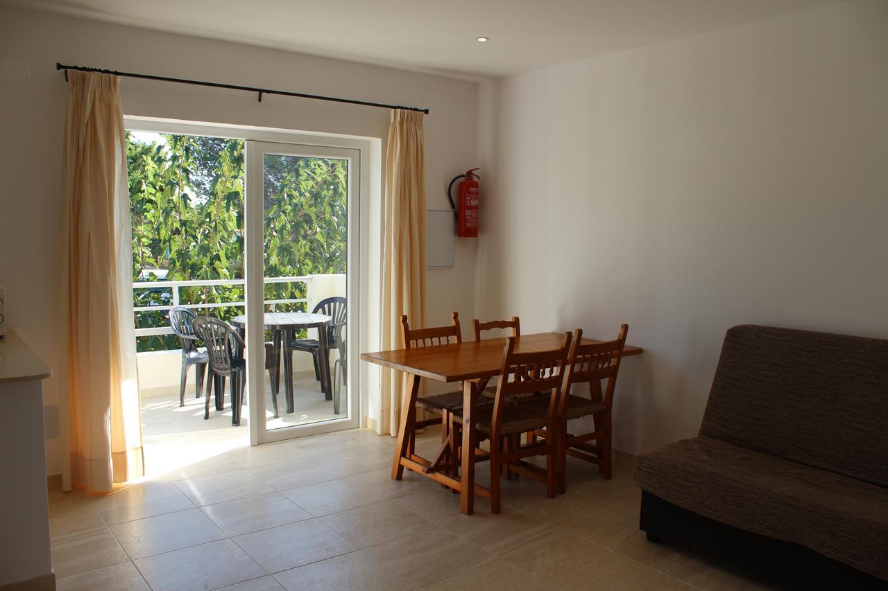 Apartamentos Rayma I-II-III Cala Blanca (Menorca) Exterior foto